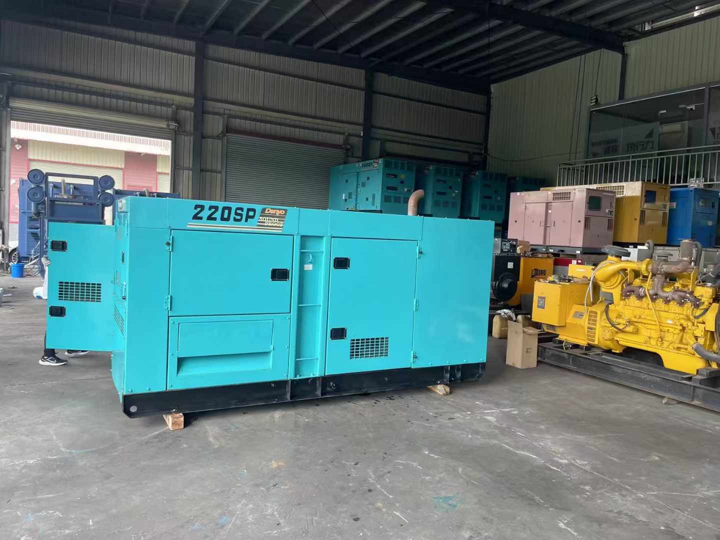巴州800kW 柴油发电机的输出电流波动范围是多少？