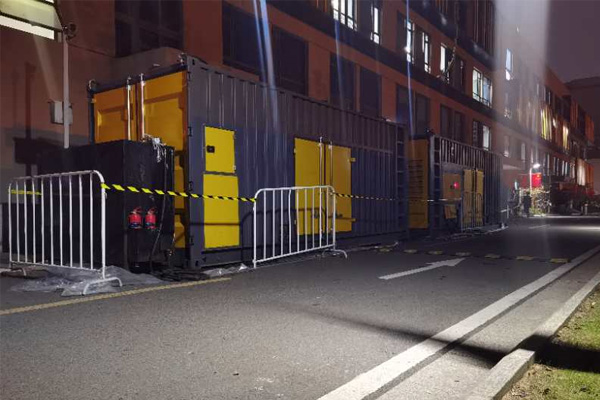 巴州柴油发电机组的输出电压是如何调节的？