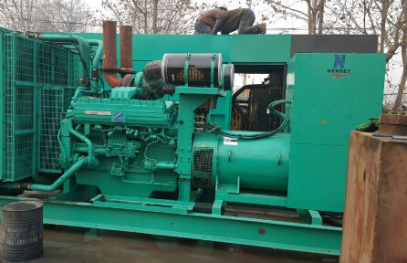 巴州发电机组如何判断水冷式机油散热器内部是否需要清洗？